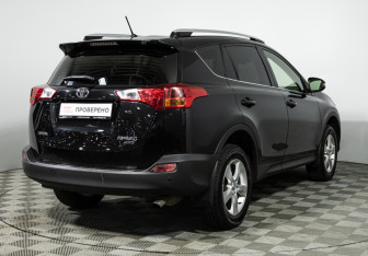 Подержанный автомобиль Toyota RAV4 2013 года (5 фото)