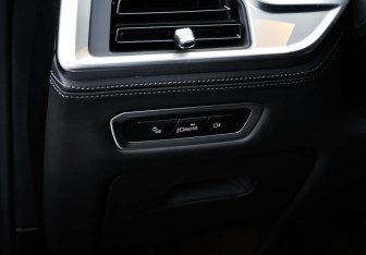 Подержанный автомобиль BMW X7 2023 года (22 фото)