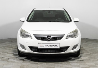 Подержанный автомобиль Opel Astra Hatchback 2012 года (2 фото)