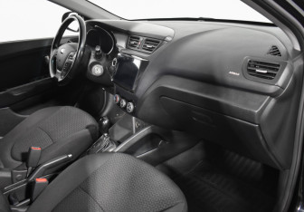 Подержанный автомобиль Kia Rio Sedan 2015 года (12 фото)