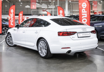 Подержанный автомобиль Audi A5 Liftback 2019 года (11 фото)