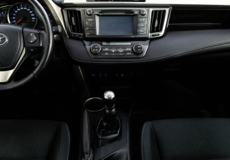 Подержанный автомобиль Toyota RAV4 2014 года (14 фото)