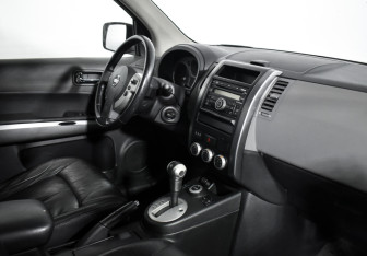 Подержанный автомобиль Nissan X-Trail 2007 года (14 фото)