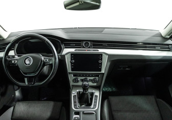 Подержанный автомобиль Volkswagen Passat Wagon 2017 года (13 фото)
