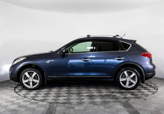 Подержанный автомобиль Infiniti EX 2008 года (8 фото)