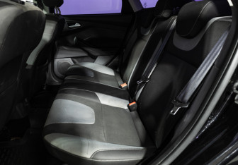 Подержанный автомобиль Ford Focus Sedan 2011 года (10 фото)