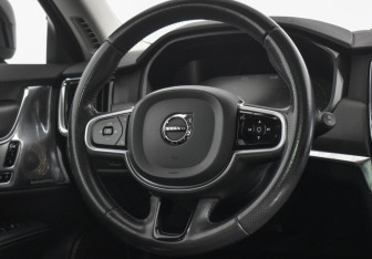 Подержанный автомобиль Volvo V90 Cross Country 2018 года (14 фото)