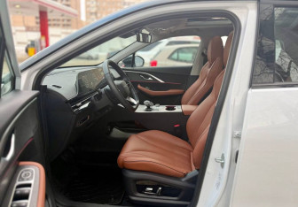 Подержанный автомобиль Omoda C5 2023 года (12 фото)