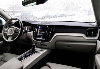 Подержанный автомобиль Volvo XC60 2021 года (10 фото)