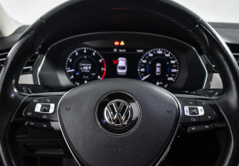 Подержанный автомобиль Volkswagen Passat Sedan 2018 года (18 фото)