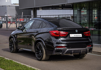 Подержанный автомобиль BMW X6 2017 года (8 фото)