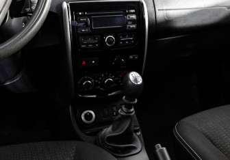 Подержанный автомобиль Nissan Terrano 2018 года (11 фото)