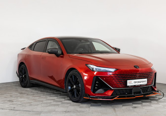 Подержанный автомобиль Changan UNI-V 2023 года (3 фото)