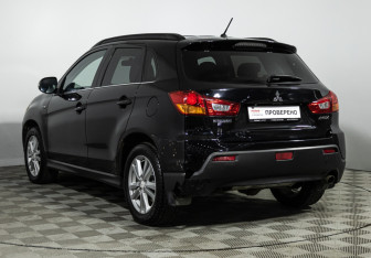 Подержанный автомобиль Mitsubishi ASX 2010 года (7 фото)