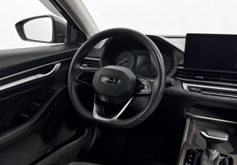 Подержанный автомобиль Geely Emgrand 2023 года (15 фото)