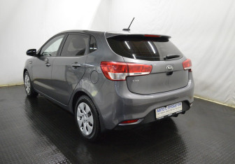 Подержанный автомобиль Kia Rio Hatchback 2017 года (7 фото)