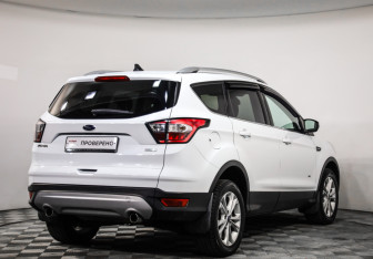Подержанный автомобиль Ford Kuga 2017 года (5 фото)