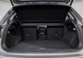 Подержанный автомобиль Volkswagen Tiguan 2021 года (35 фото)