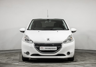 Подержанный автомобиль Peugeot 208 2013 года (2 фото)