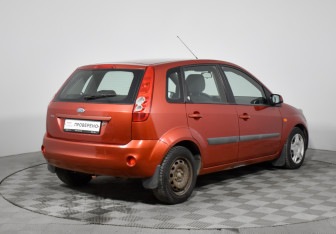 Подержанный автомобиль Ford Fiesta Hatchback 2007 года (5 фото)