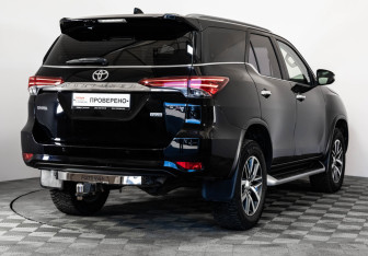 Подержанный автомобиль Toyota Fortuner 2018 года (5 фото)