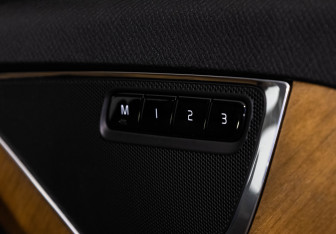 Подержанный автомобиль Volvo XC90 2015 года (20 фото)