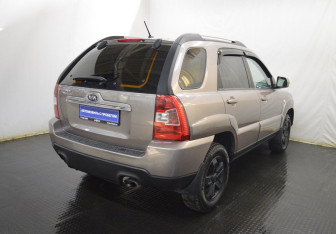 Подержанный автомобиль Kia Sportage 2009 года (5 фото)