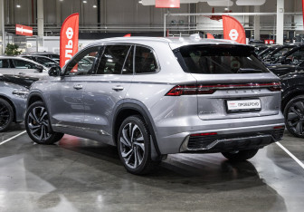 Подержанный автомобиль Geely Monjaro 2023 года (10 фото)