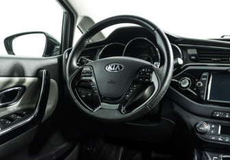 Подержанный автомобиль Kia Ceed Wagon 2018 года (19 фото)