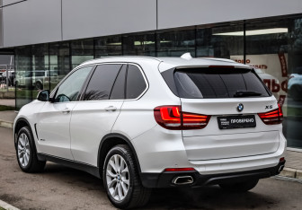 Подержанный автомобиль BMW X5 2018 года (6 фото)