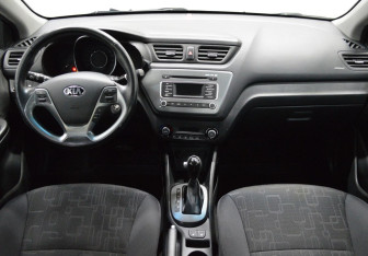 Подержанный автомобиль Kia Rio Sedan 2015 года (14 фото)