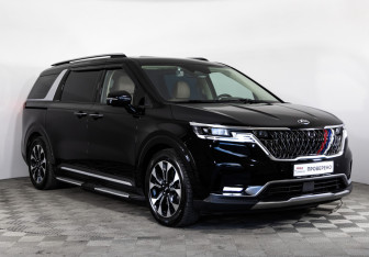 Подержанный автомобиль Kia Carnival 2020 года (3 фото)