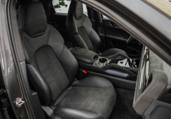 Подержанный автомобиль Porsche Cayenne 2023 года (28 фото)