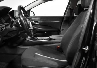 Подержанный автомобиль Hyundai Sonata 2021 года (10 фото)