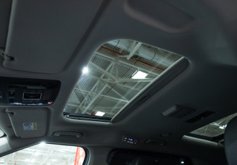 Подержанный автомобиль Kia Carnival 2021 года (31 фото)