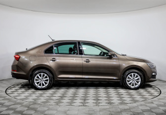 Подержанный автомобиль Skoda Rapid Liftback 2021 года (4 фото)