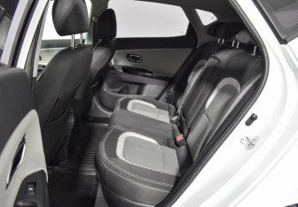 Подержанный автомобиль Kia Ceed Hatchback 2013 года (11 фото)