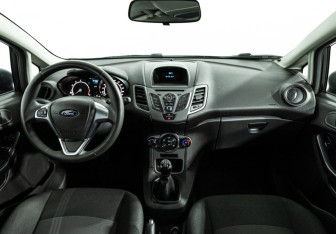 Подержанный автомобиль Ford Fiesta Sedan 2015 года (13 фото)