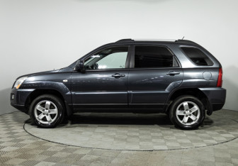 Подержанный автомобиль Kia Sportage 2010 года (8 фото)