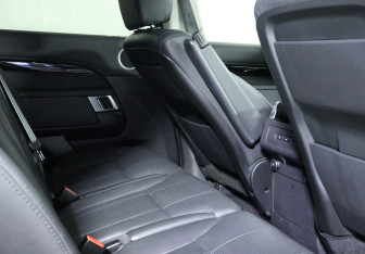 Подержанный автомобиль Land Rover Discovery 2019 года (12 фото)