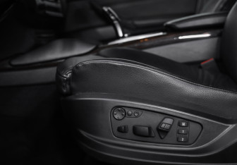 Подержанный автомобиль BMW X6 2013 года (21 фото)