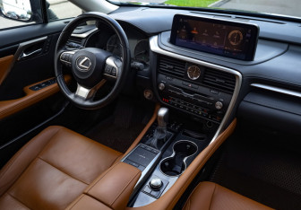 Подержанный автомобиль Lexus RX 2022 года (9 фото)