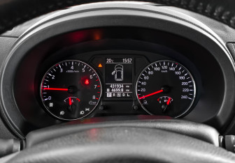 Подержанный автомобиль Nissan X-Trail 2012 года (19 фото)