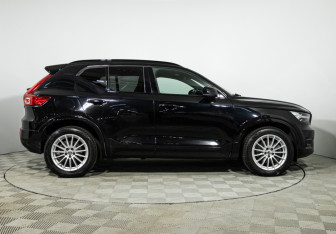 Подержанный автомобиль Volvo XC40 2018 года (4 фото)