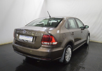 Подержанный автомобиль Volkswagen Polo Sedan 2015 года (5 фото)