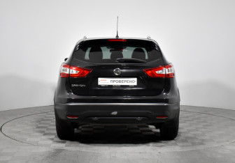 Подержанный автомобиль Nissan Qashqai 2016 года (6 фото)