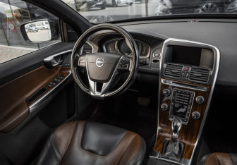 Подержанный автомобиль Volvo XC60 2013 года (12 фото)
