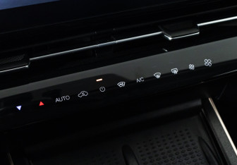 Подержанный автомобиль Omoda C5 2023 года (17 фото)