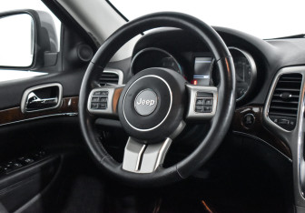 Подержанный автомобиль Jeep Grand Cherokee 2012 года (14 фото)