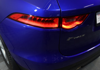 Подержанный автомобиль Jaguar F-Pace 2018 года (10 фото)
